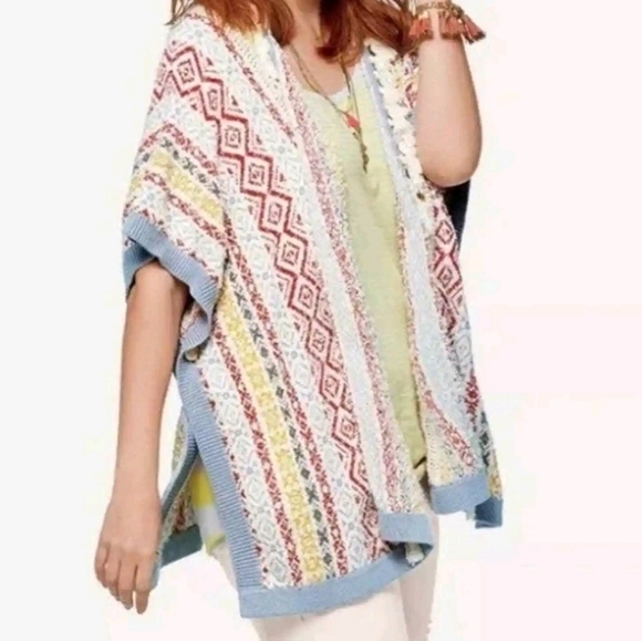 Cabi Love Carol XS/S Boho Fringe Siesta Knit Tassel Fringe Poncho Sweater - Picture 2 of 13